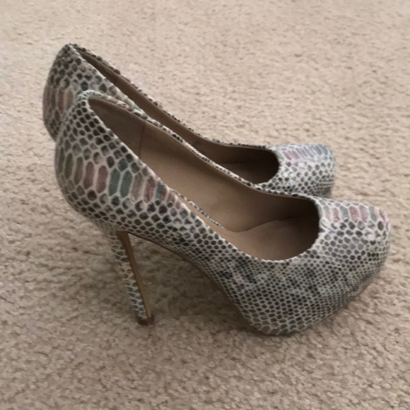 Shoes - Picture 2 of 4